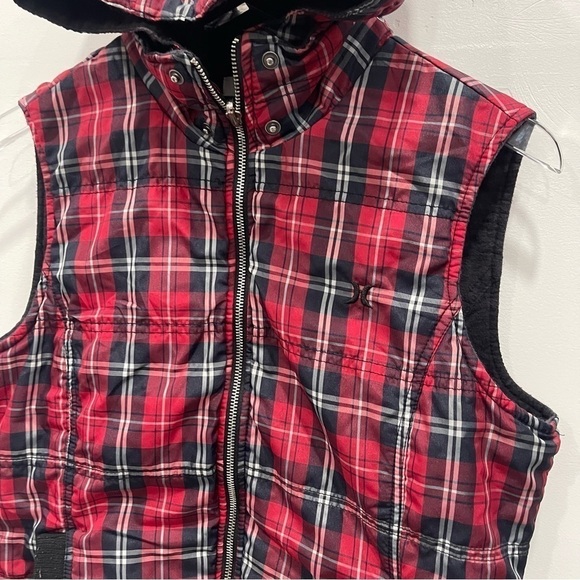 Hurley Red Plaid Puffer Vest Jacket Hooded Ribbed Knit Trim Women’s Large - Picture 3 of 10